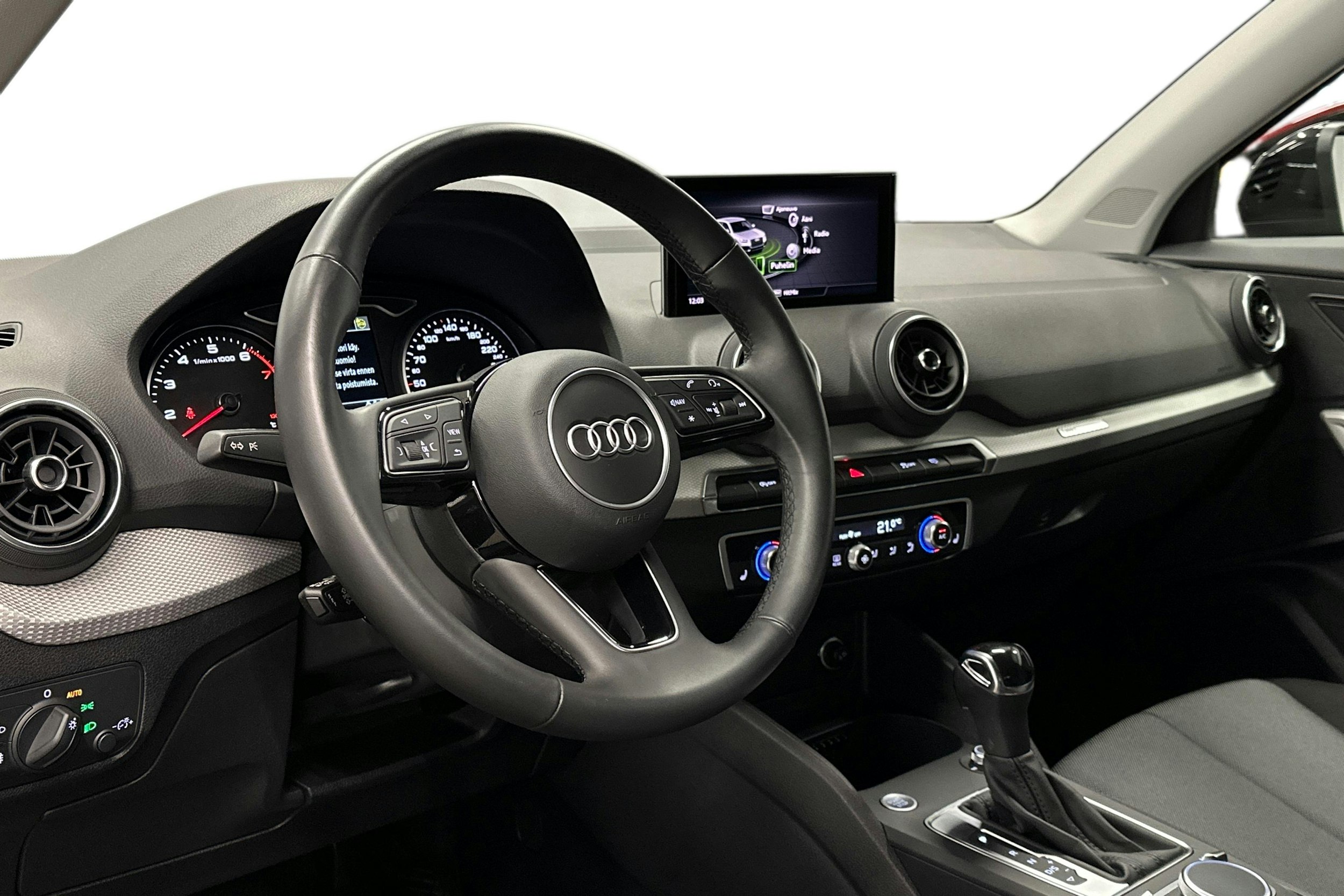 musta Audi Q2 2021 kuva 7.