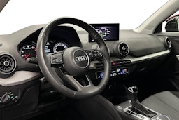 musta Audi Q2 2021 kuva 7.
