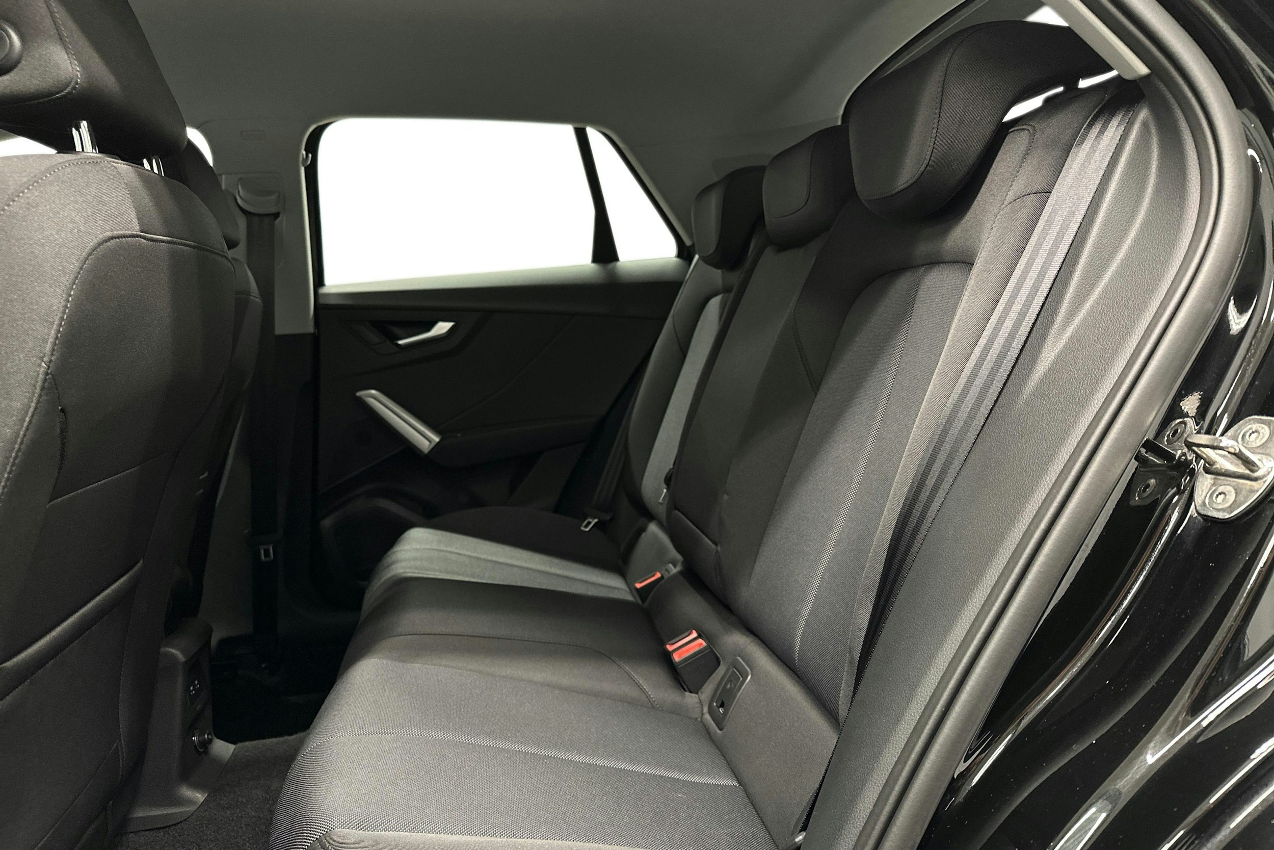 musta Audi Q2 2021 kuva 10.