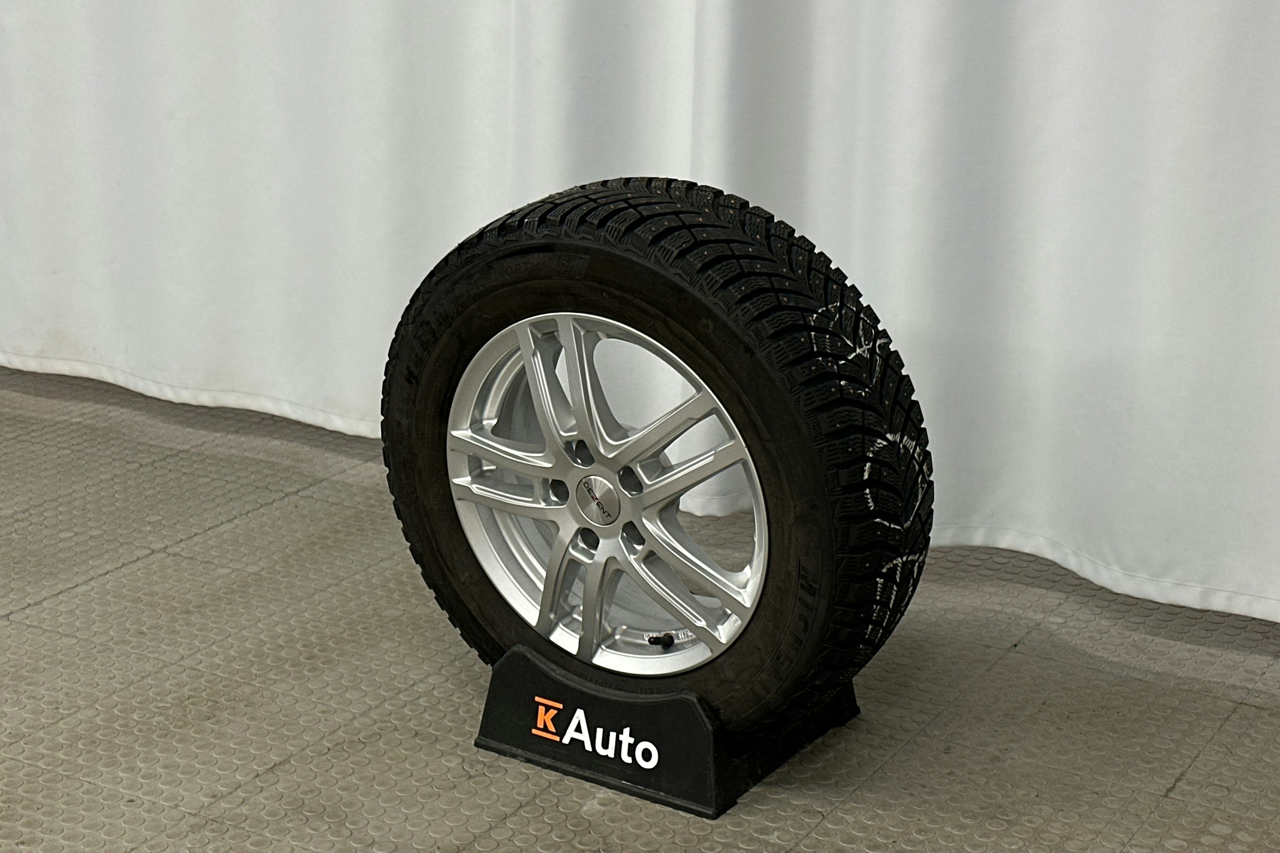 musta Audi Q2 2021 kuva 13.