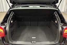 musta Audi Q2 2021 kuva 14.