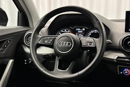 musta Audi Q2 2021 kuva 15.