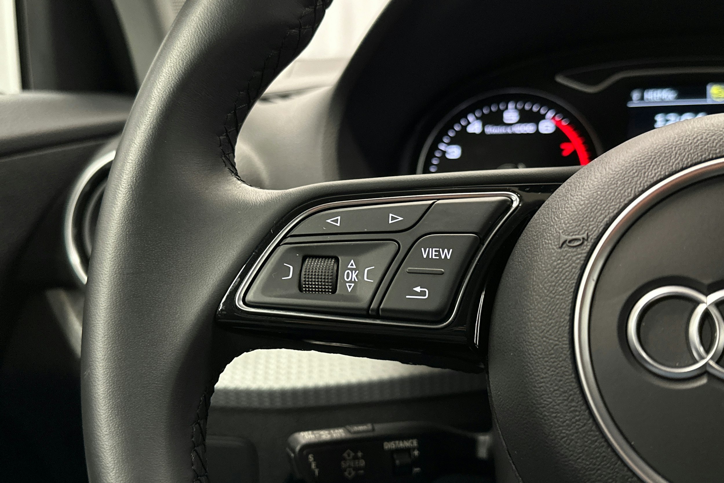 musta Audi Q2 2021 kuva 18.