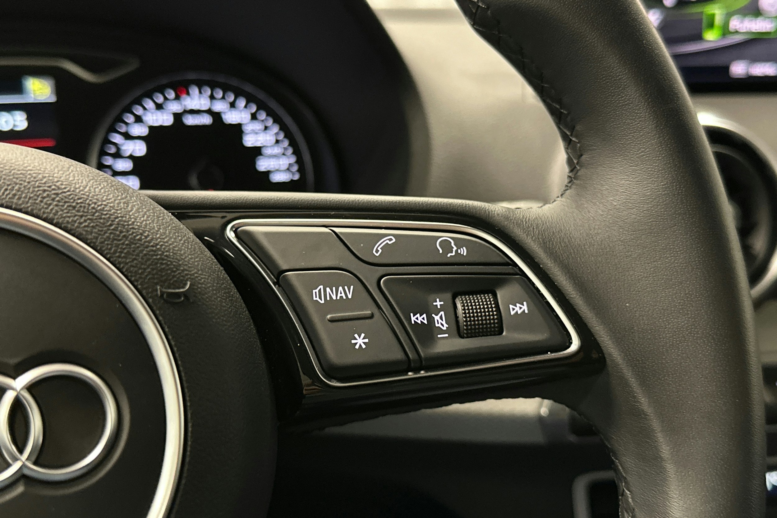 musta Audi Q2 2021 kuva 19.