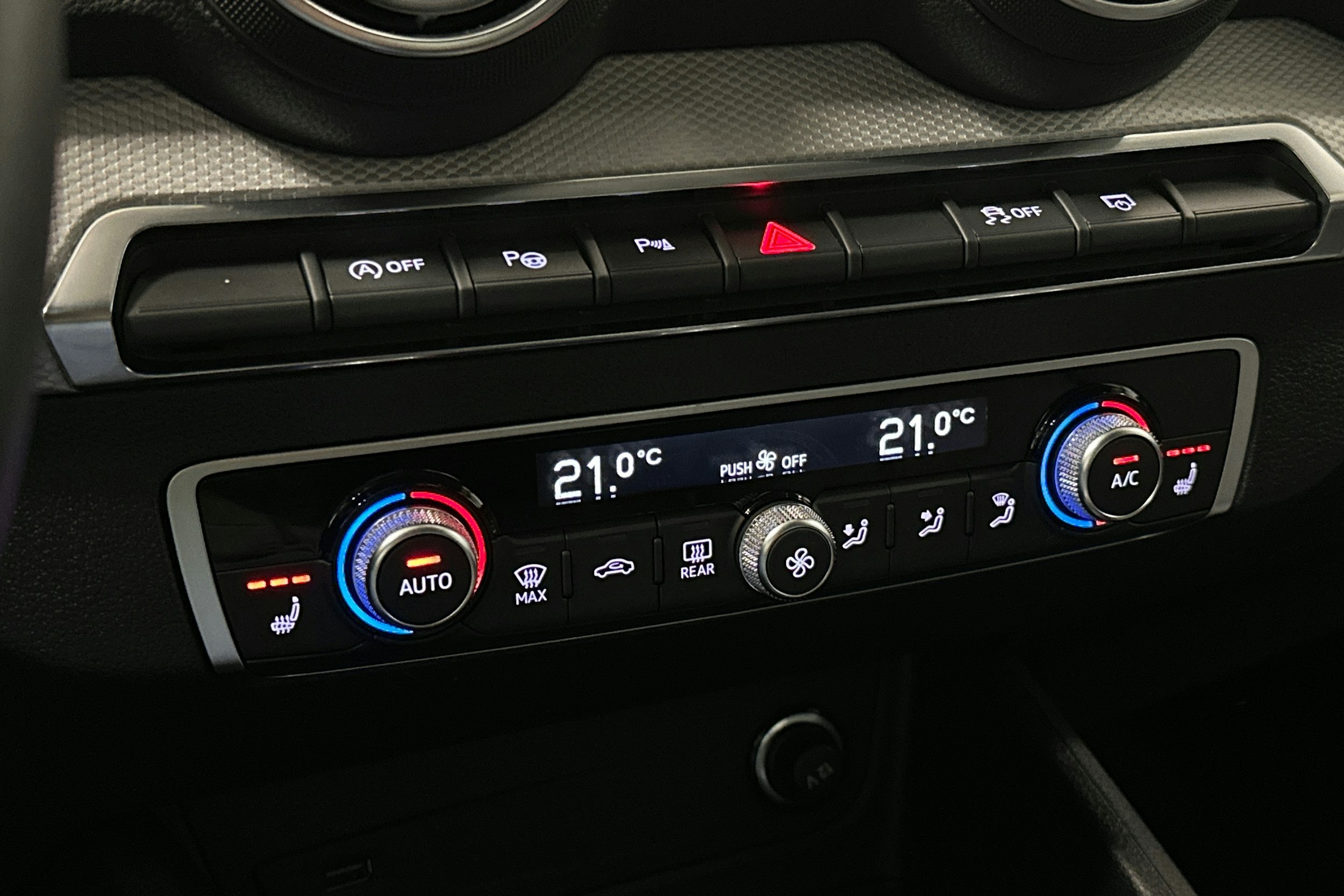musta Audi Q2 2021 kuva 21.