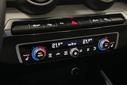 musta Audi Q2 2021 kuva 21.