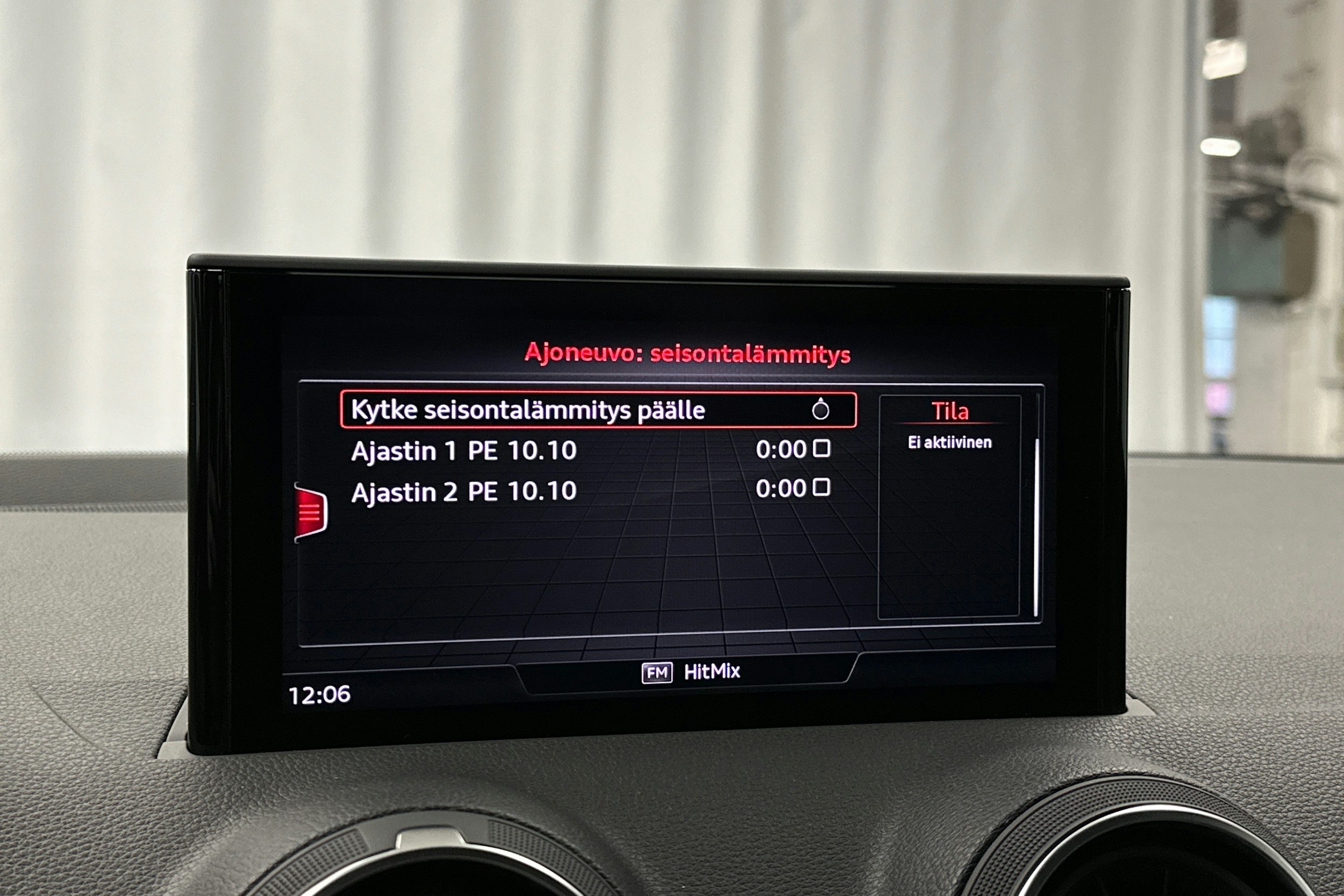 musta Audi Q2 2021 kuva 25.