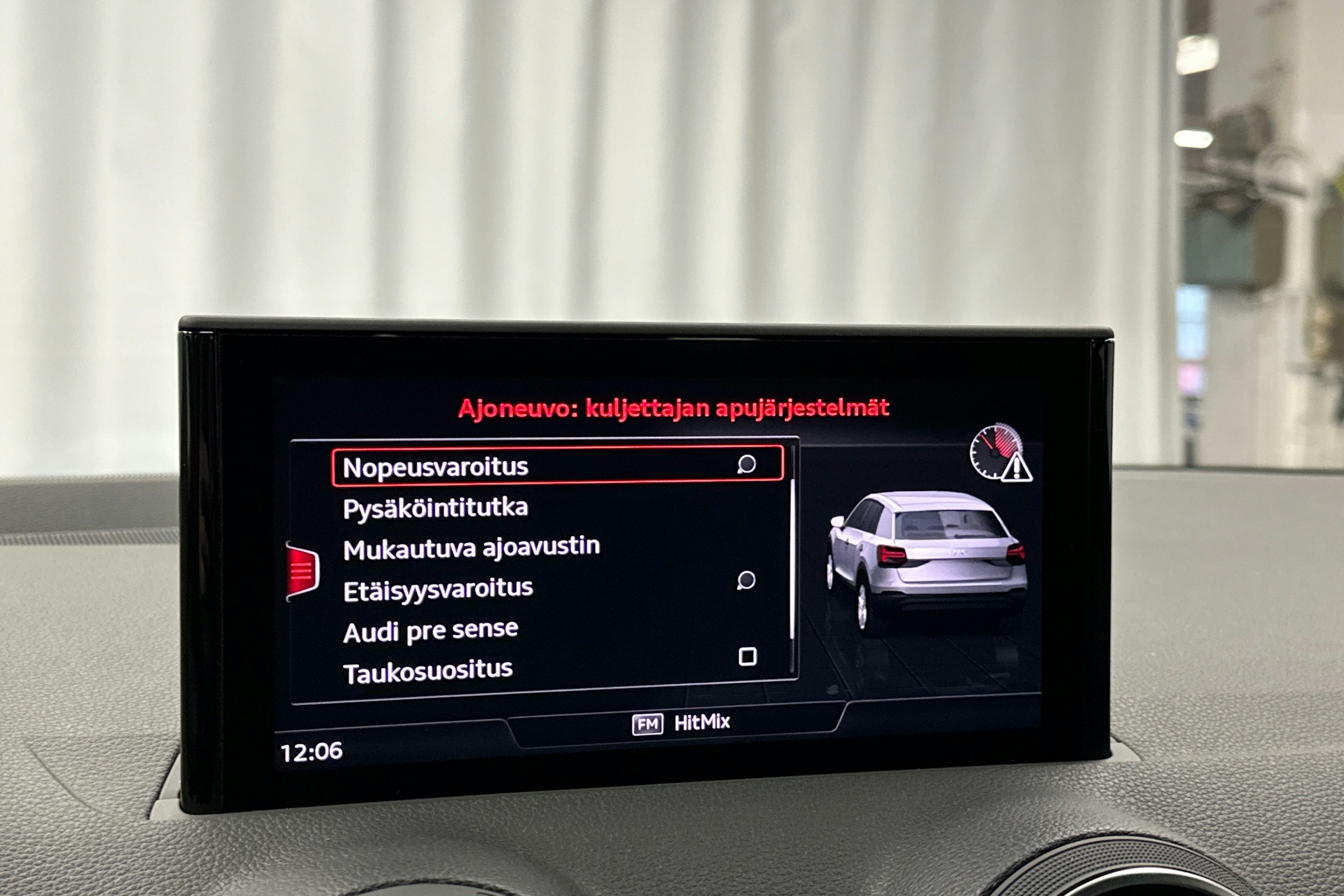musta Audi Q2 2021 kuva 26.