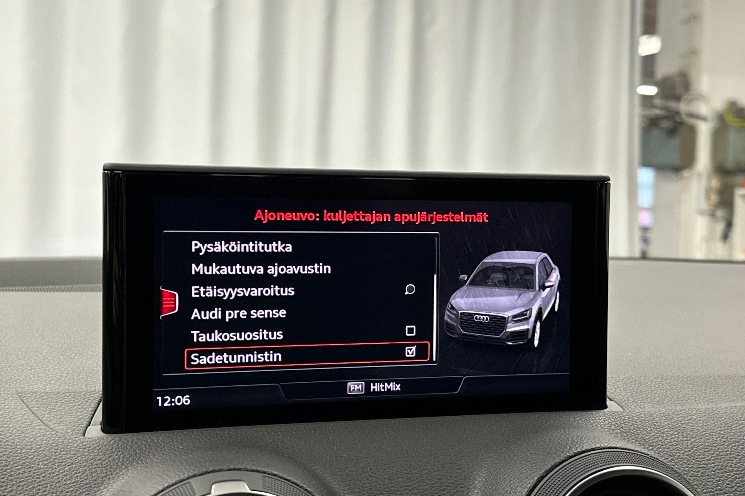 musta Audi Q2 2021 kuva 27.