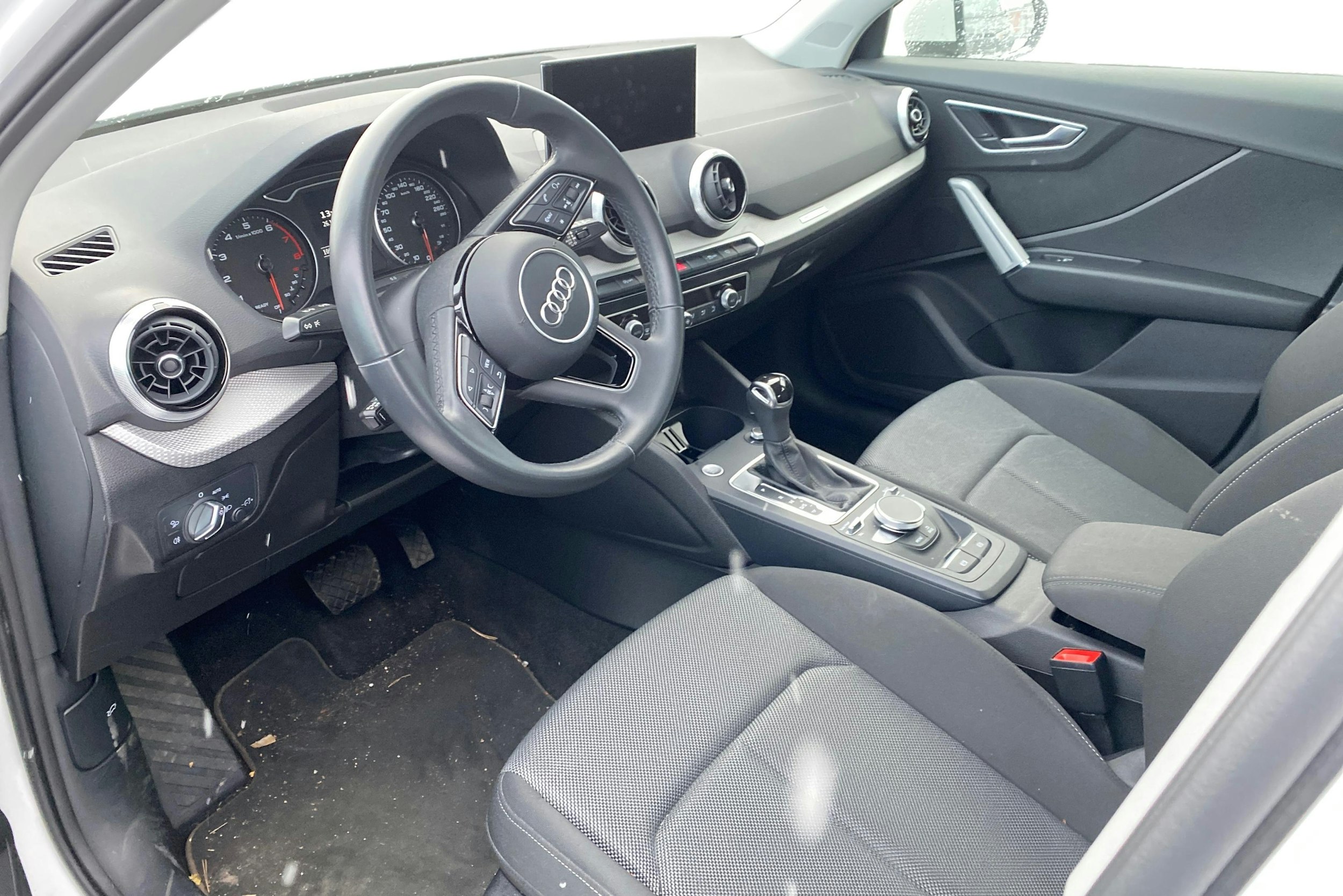 valkoinen Audi Q2 2021 kuva 3.