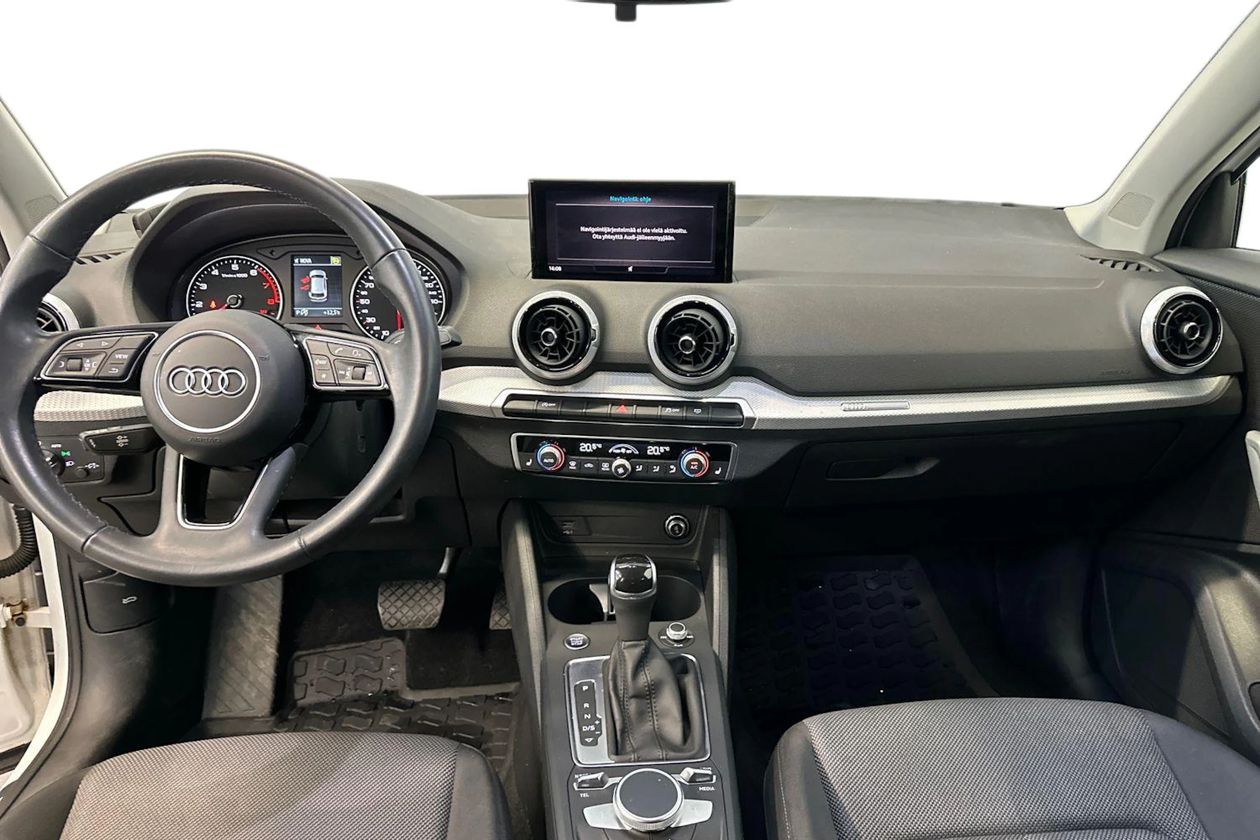 valkoinen Audi Q2 2021 kuva 7.