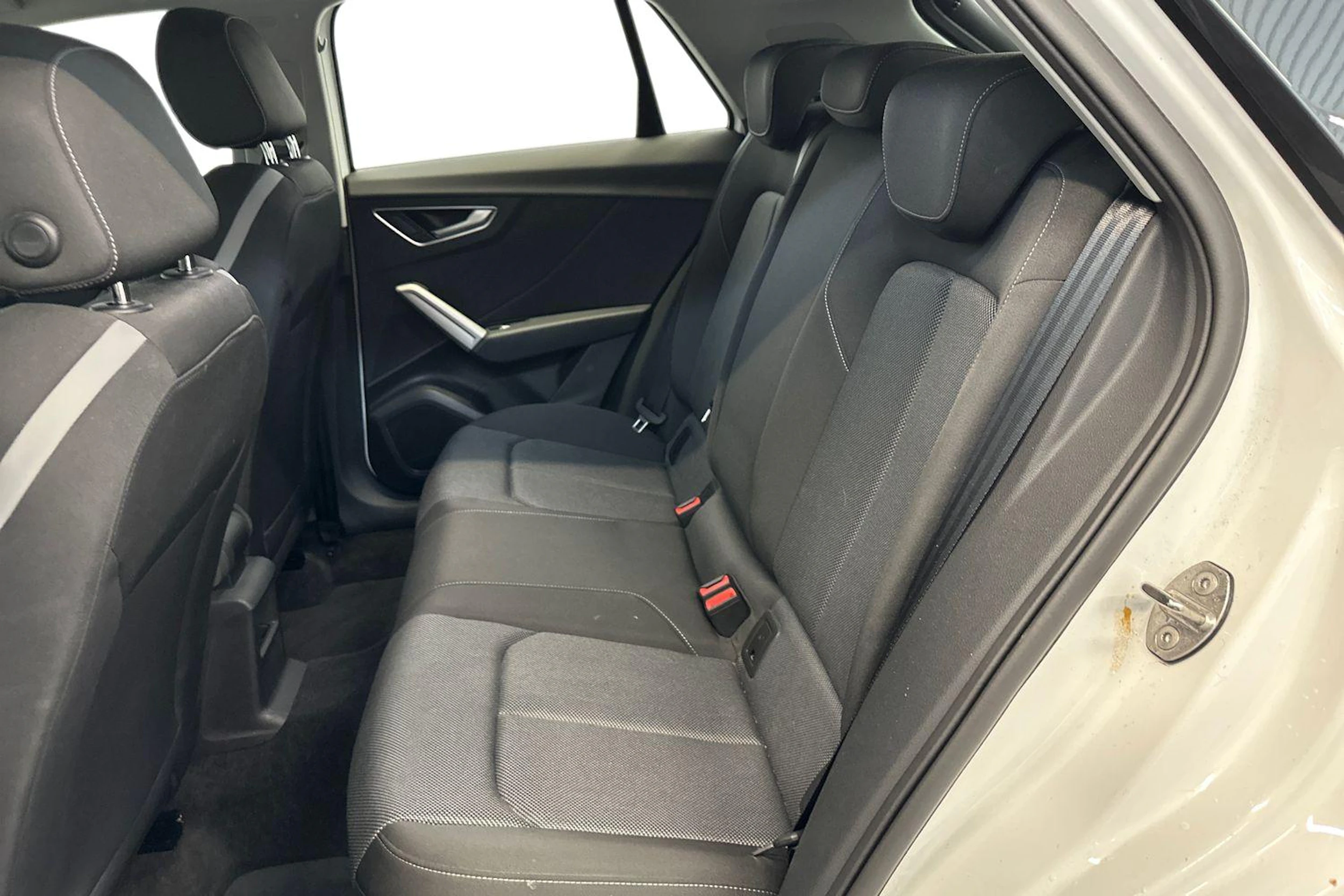 valkoinen Audi Q2 2021 kuva 8.