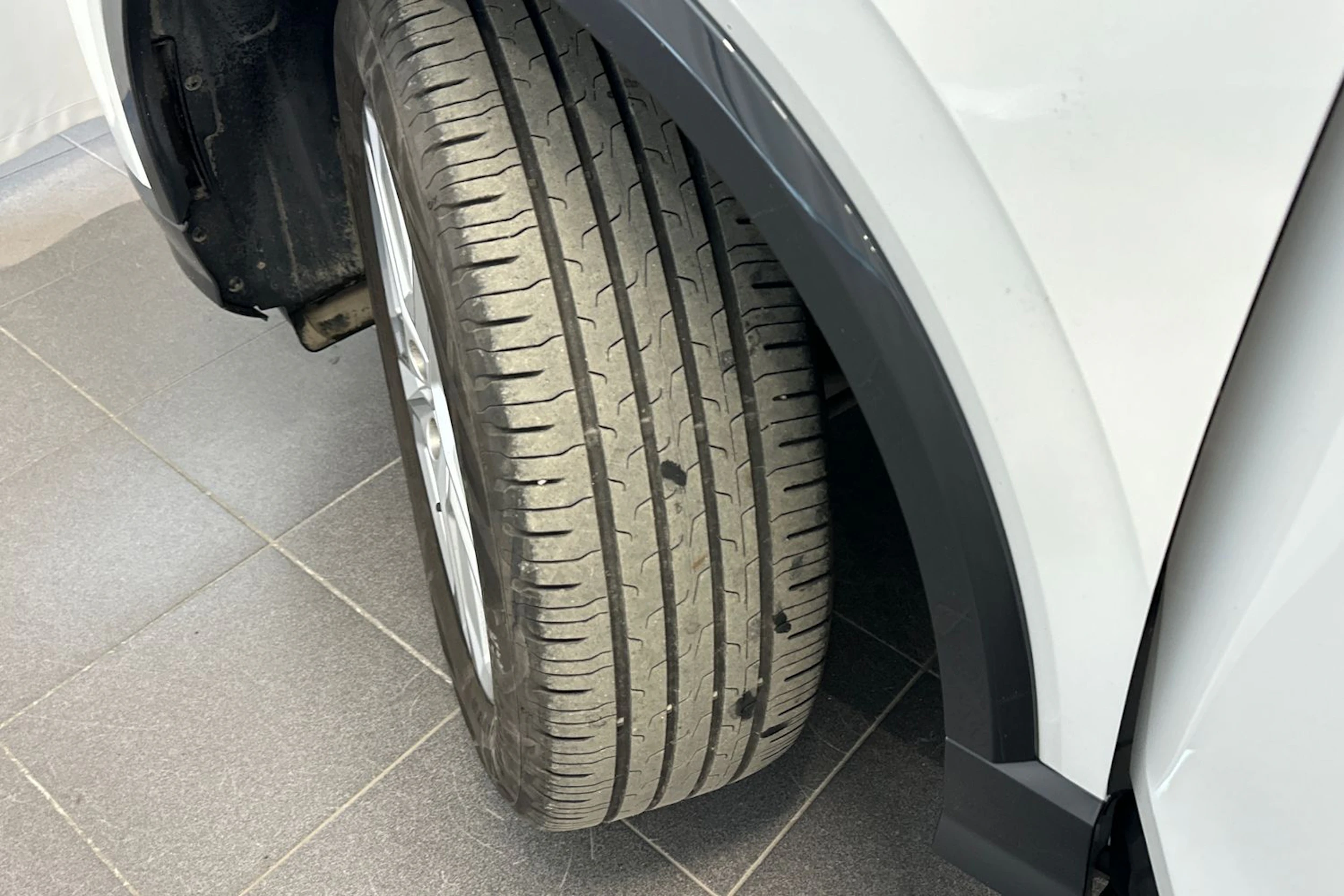 valkoinen Audi Q2 2021 kuva 10.