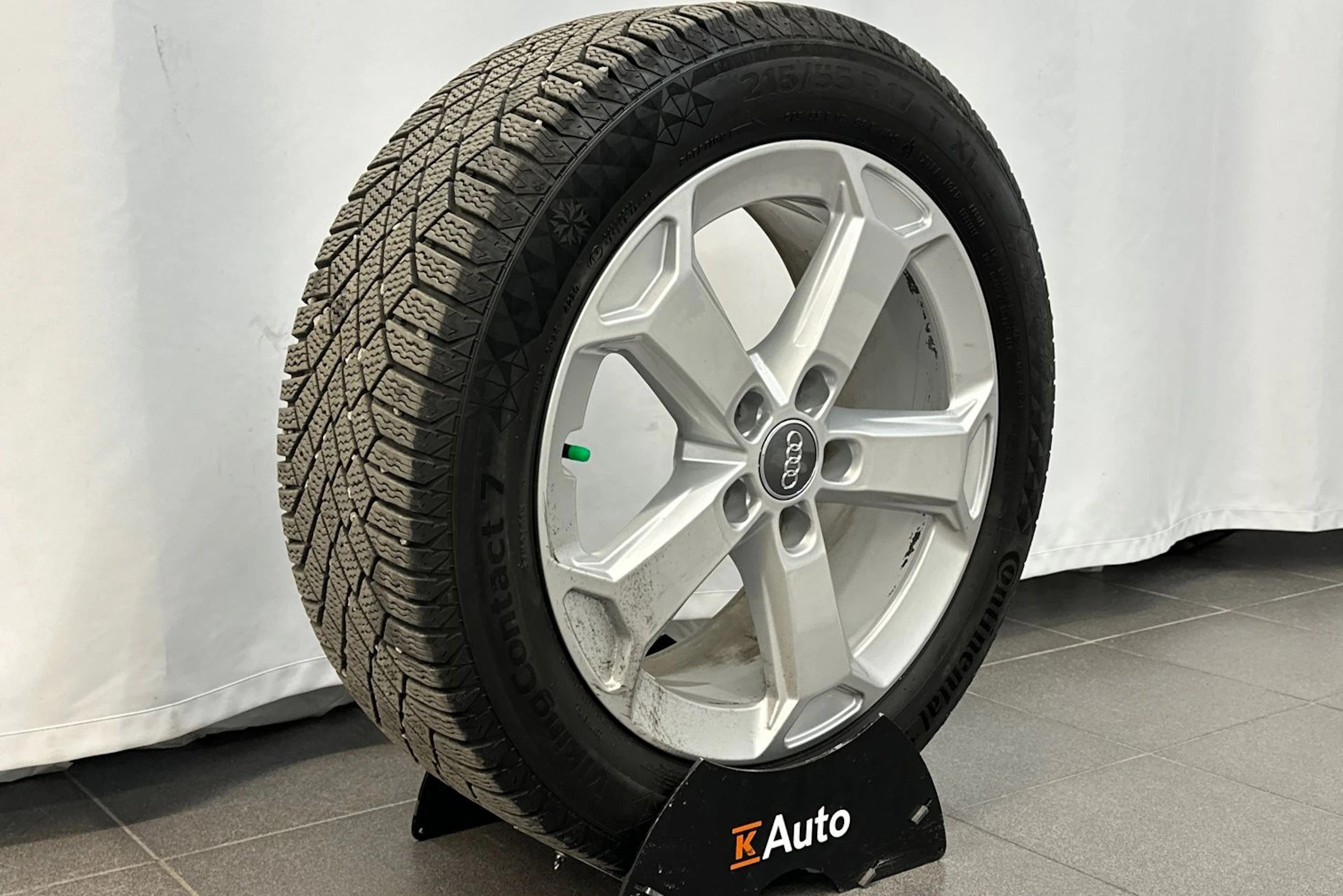 valkoinen Audi Q2 2021 kuva 11.