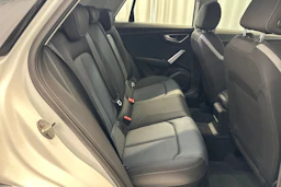 valkoinen Audi Q2 2021 kuva 12.