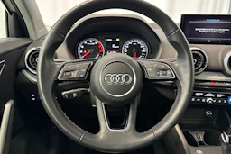 valkoinen Audi Q2 2021 kuva 16.