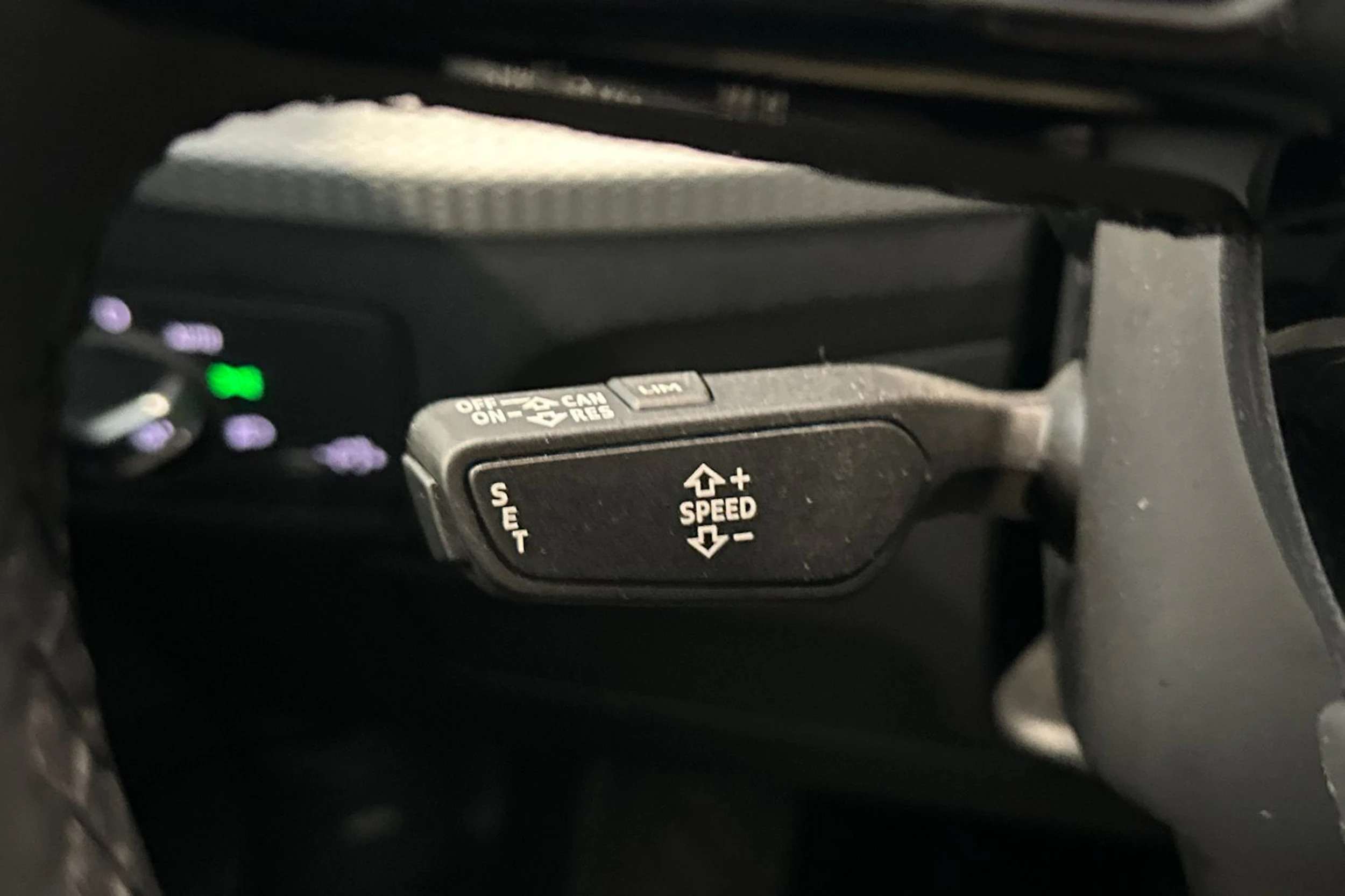 valkoinen Audi Q2 2021 kuva 17.