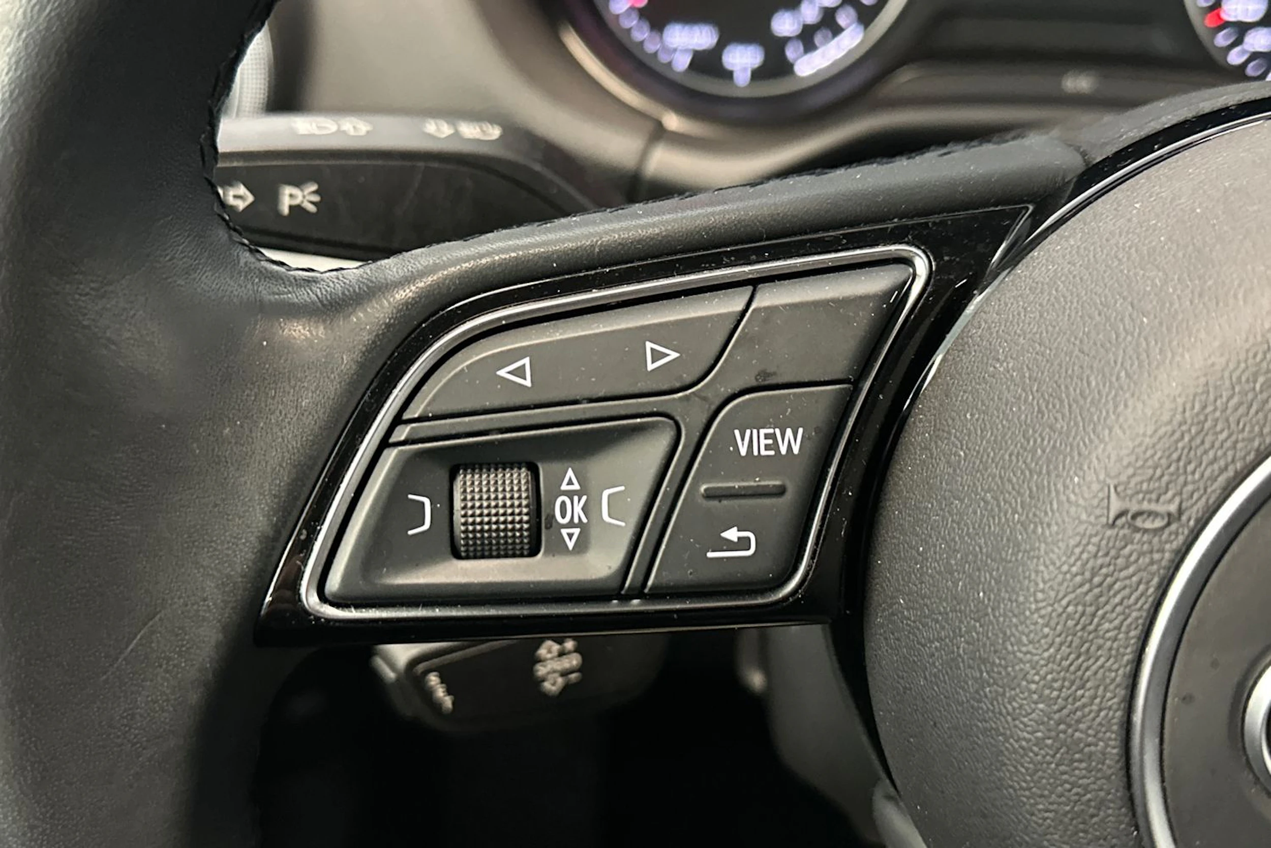 valkoinen Audi Q2 2021 kuva 18.