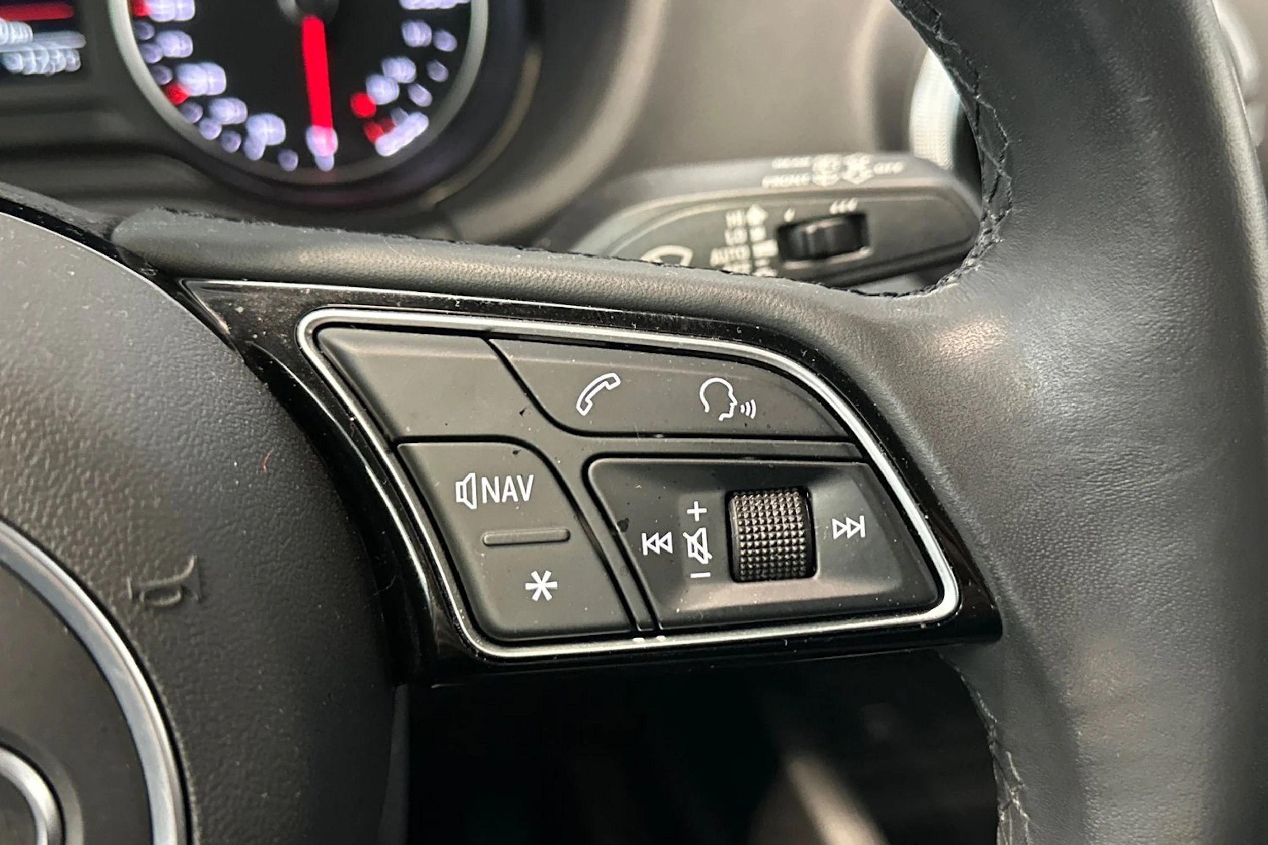 valkoinen Audi Q2 2021 kuva 19.