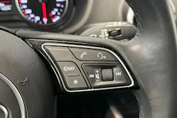 valkoinen Audi Q2 2021 kuva 19.