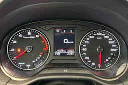 valkoinen Audi Q2 2021 kuva 20.