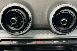 valkoinen Audi Q2 2021 kuva 23.