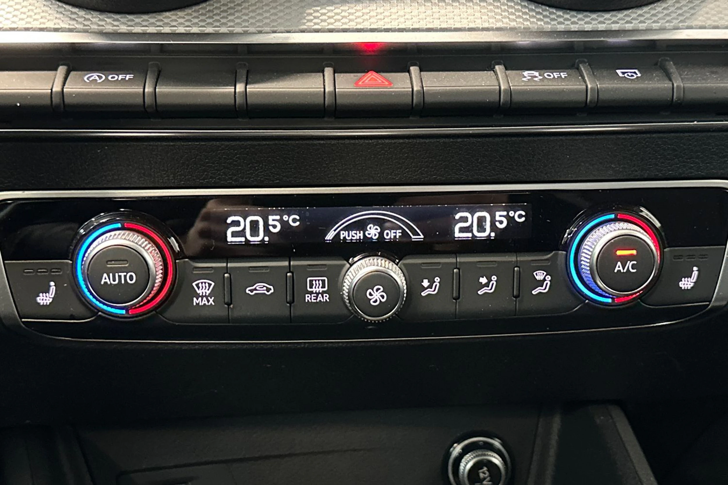 valkoinen Audi Q2 2021 kuva 24.