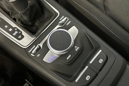 valkoinen Audi Q2 2021 kuva 26.