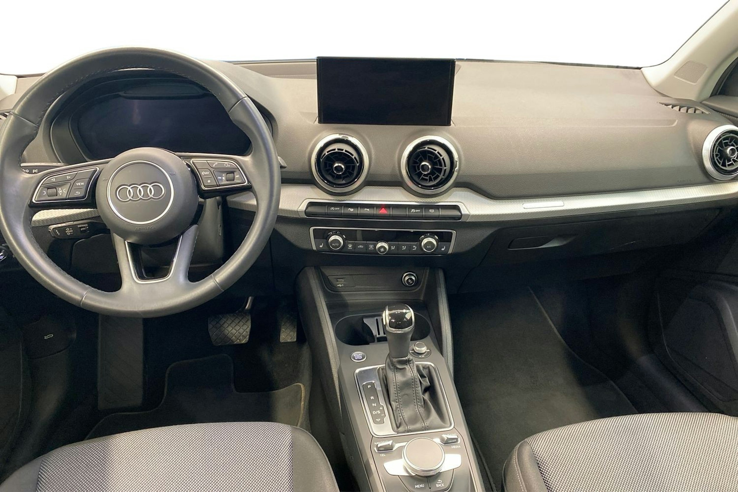 valkoinen Audi Q2 2021 kuva 9.