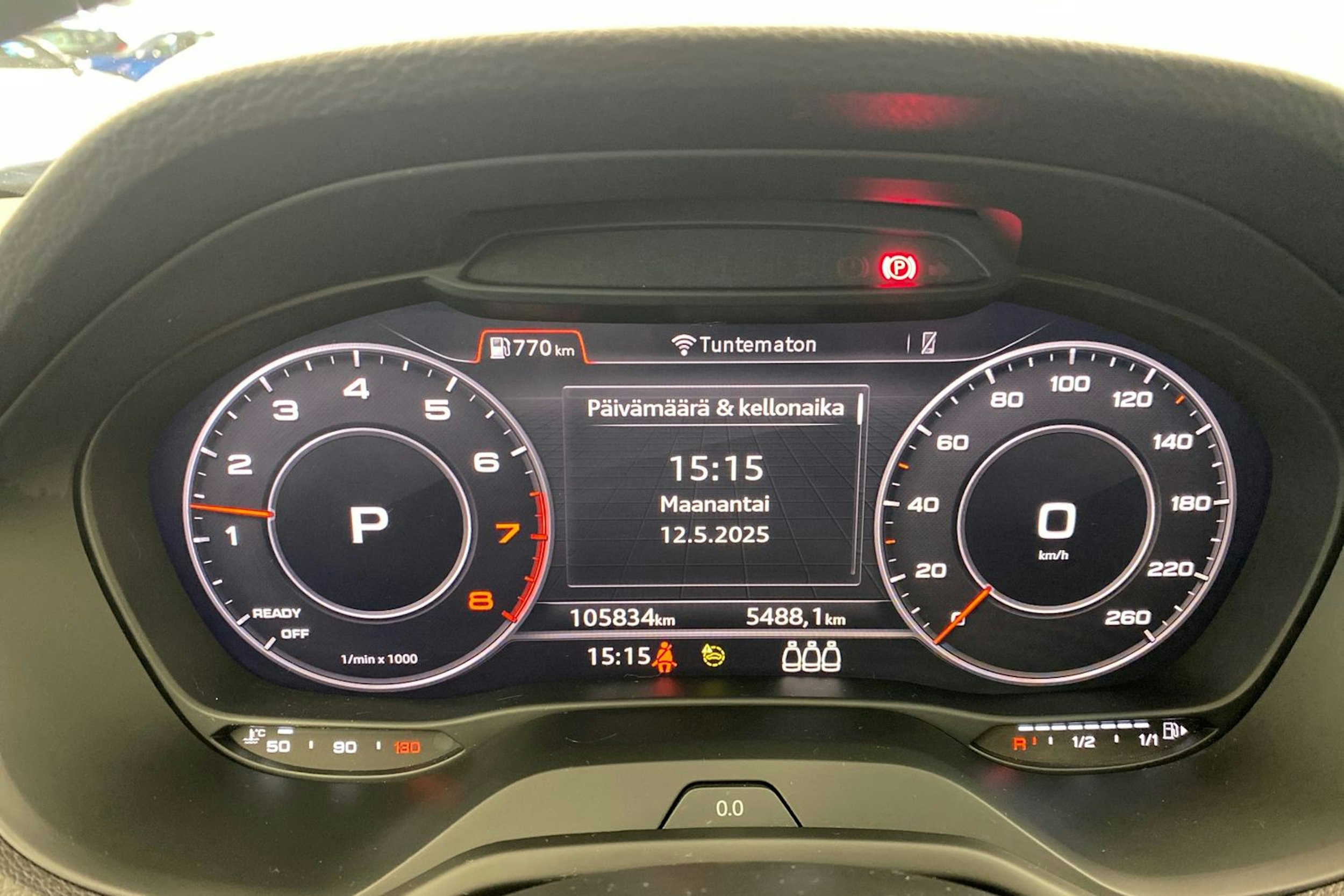 valkoinen Audi Q2 2021 kuva 14.