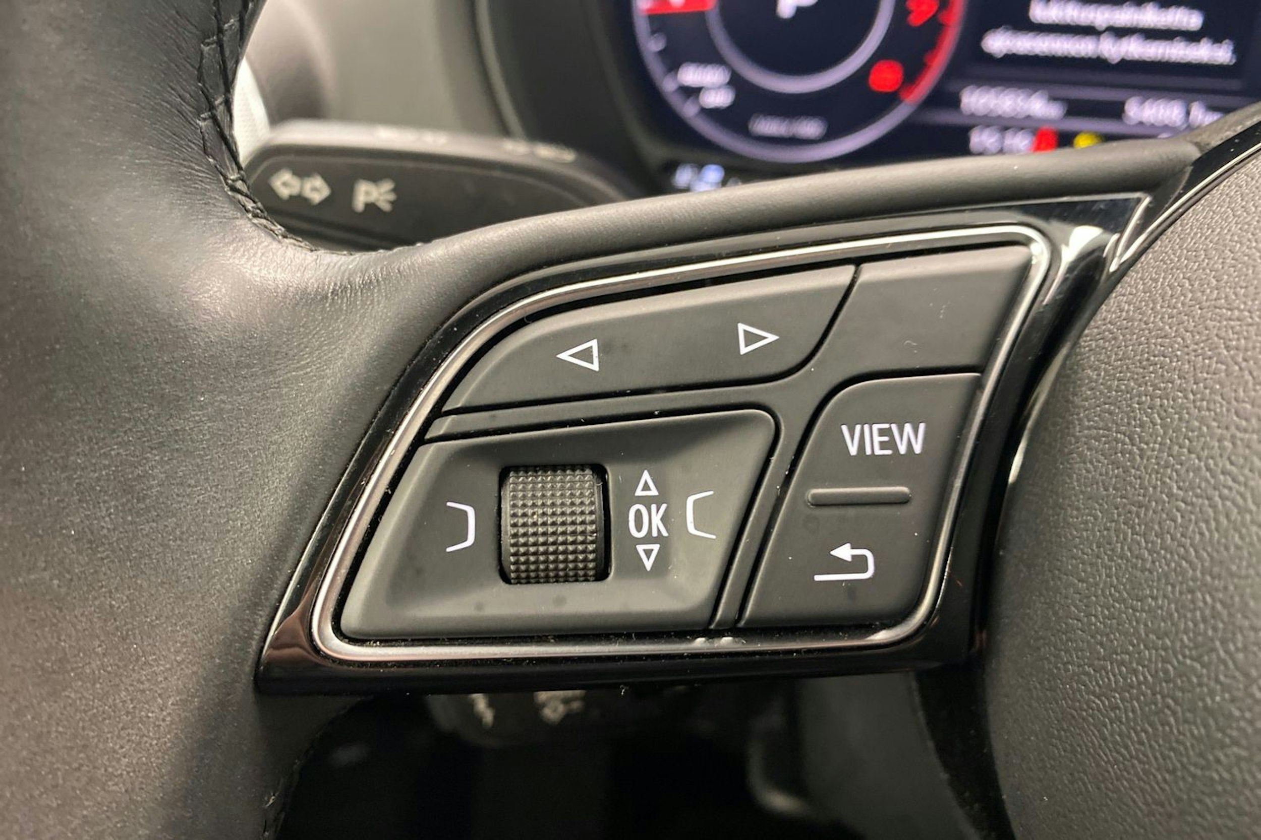 valkoinen Audi Q2 2021 kuva 16.