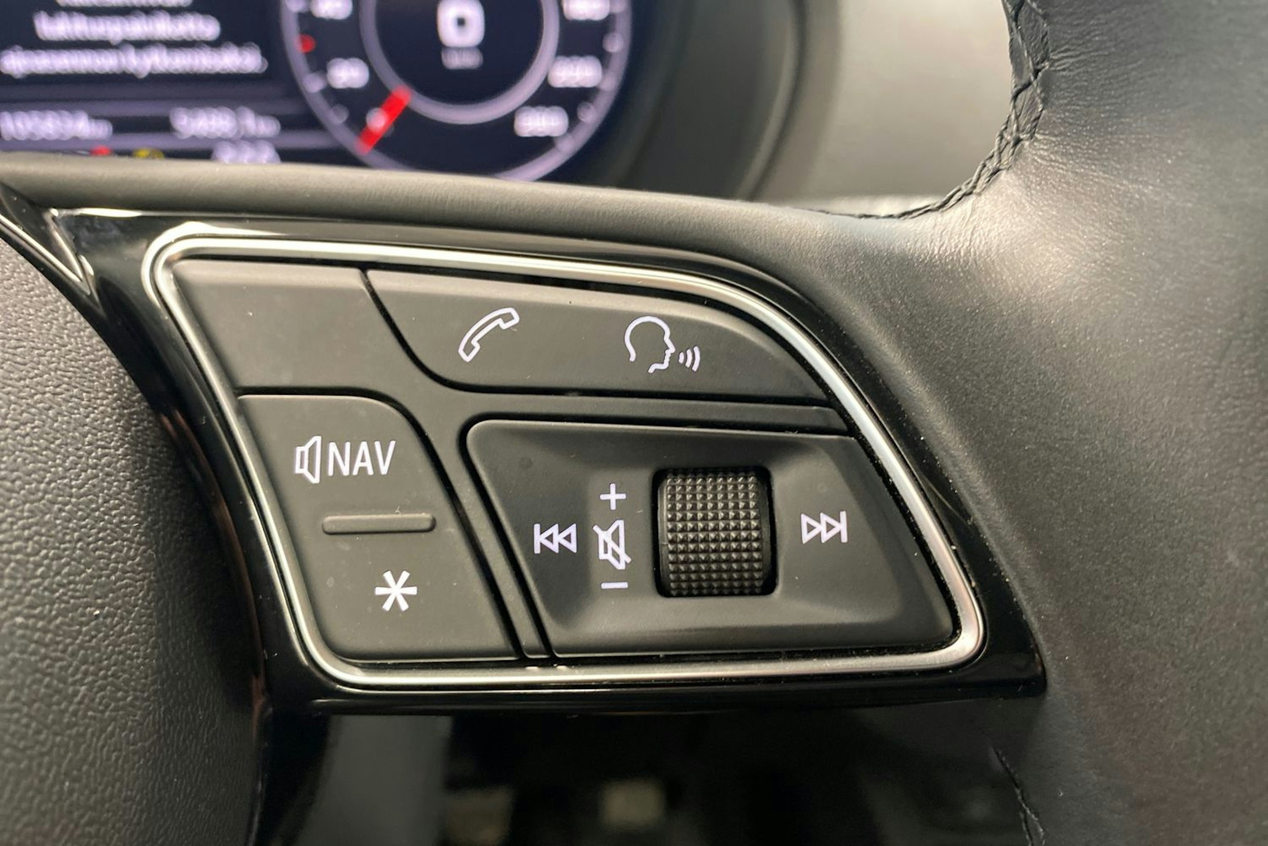 valkoinen Audi Q2 2021 kuva 17.