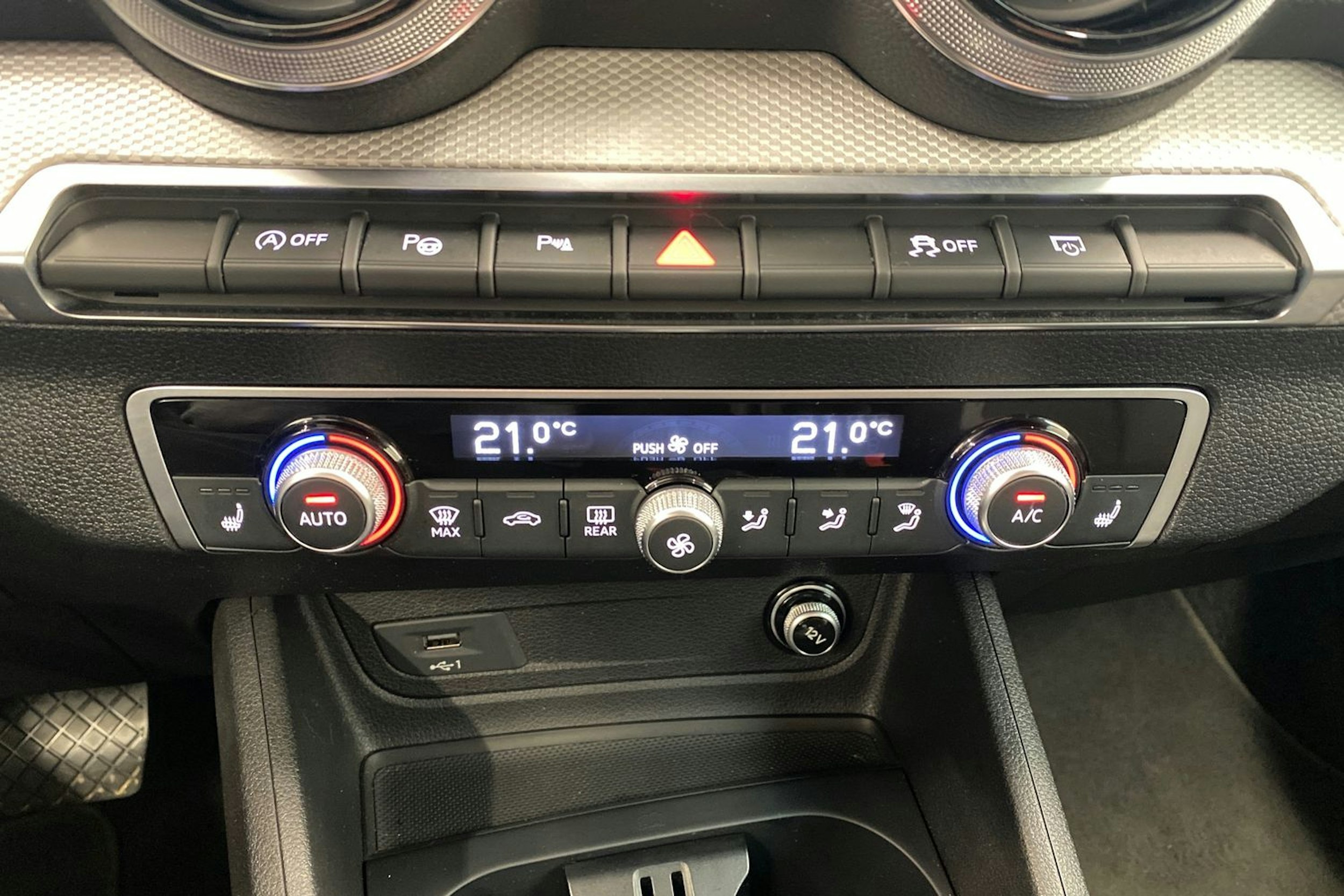 valkoinen Audi Q2 2021 kuva 21.