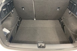 valkoinen Audi Q2 2021 kuva 26.