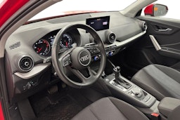punainen Audi Q2 2021 kuva 6.