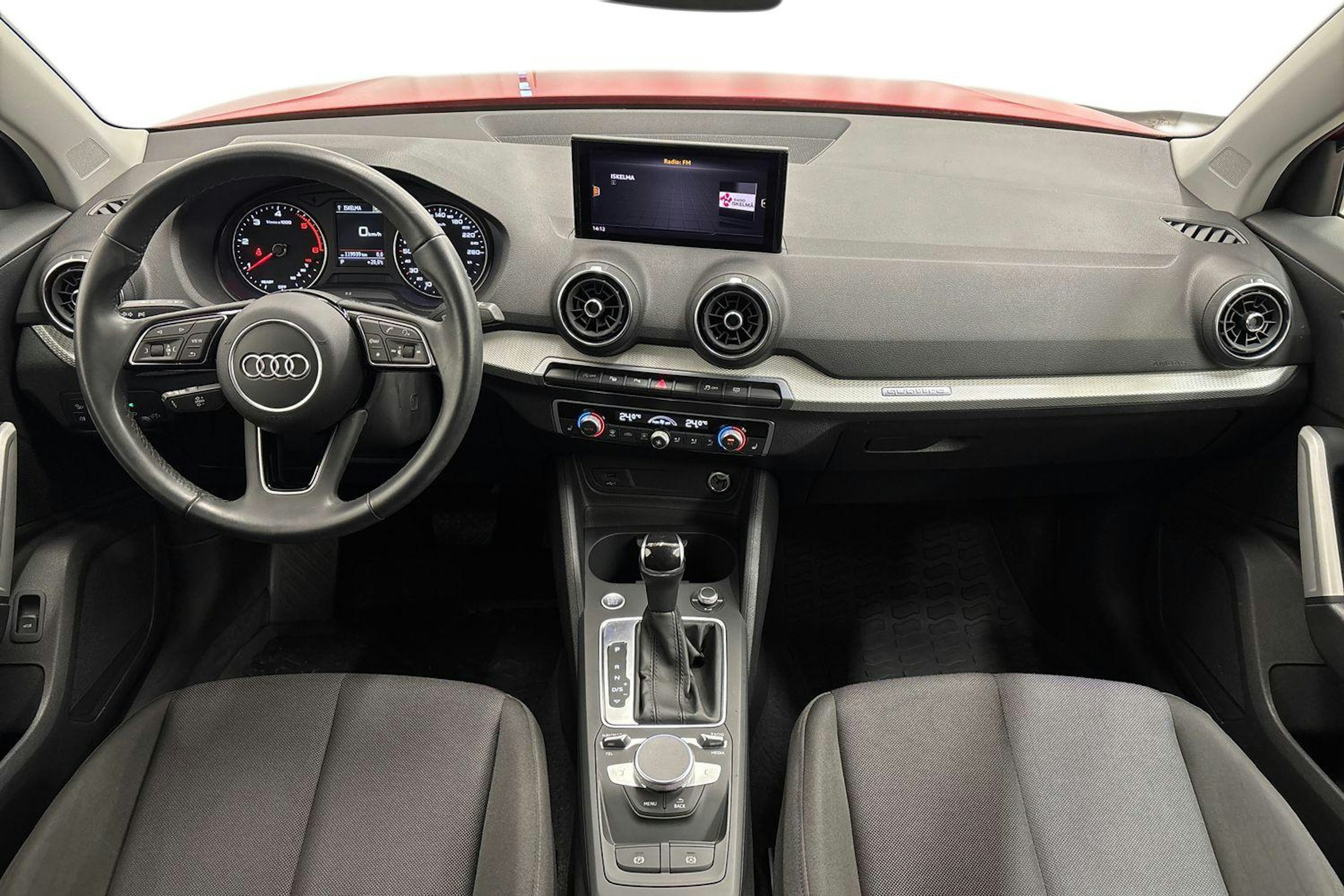 punainen Audi Q2 2021 kuva 7.