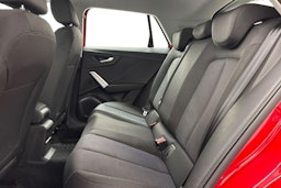 punainen Audi Q2 2021 kuva 8.