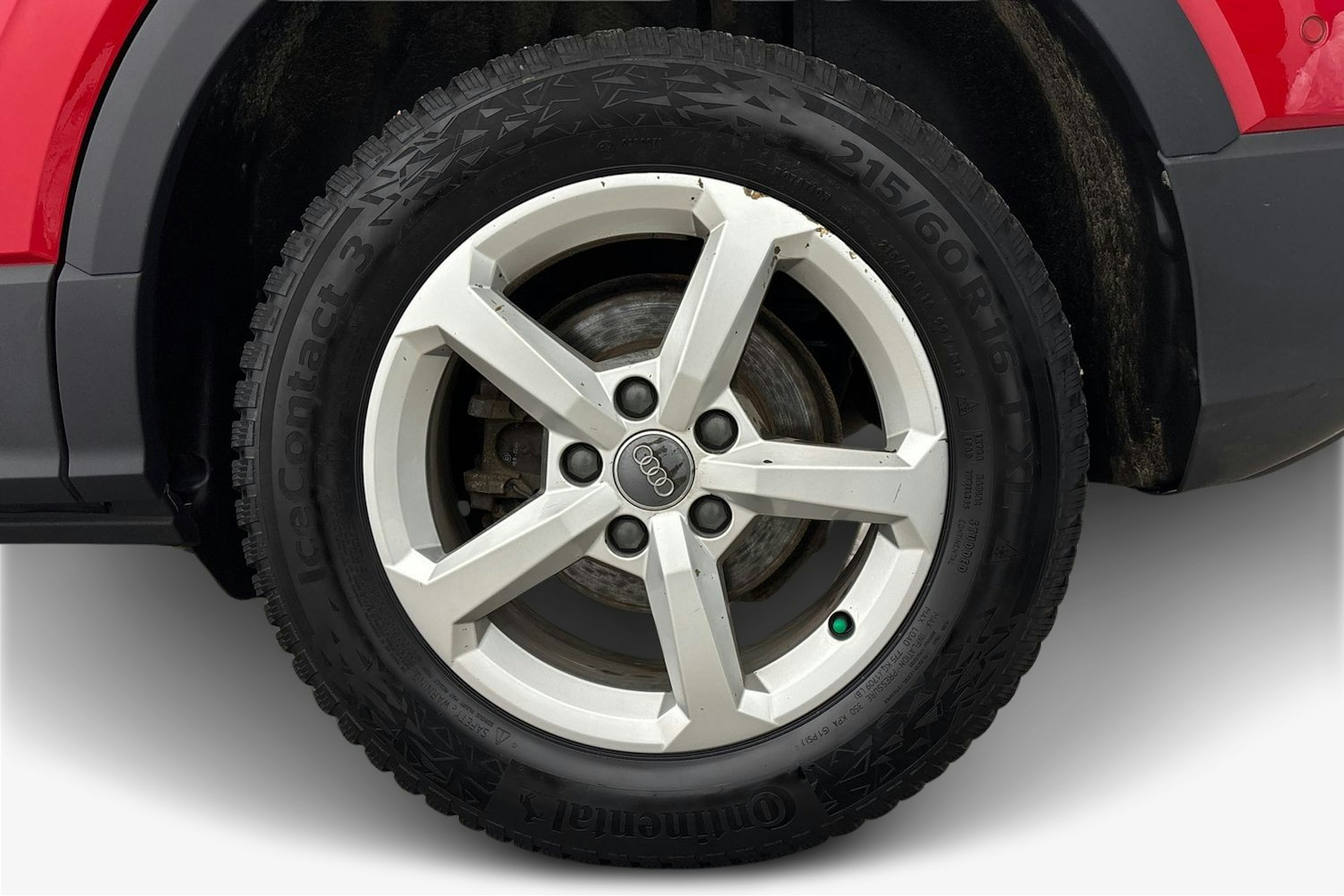 punainen Audi Q2 2021 kuva 9.