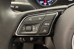 punainen Audi Q2 2021 kuva 13.