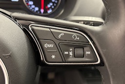 punainen Audi Q2 2021 kuva 14.