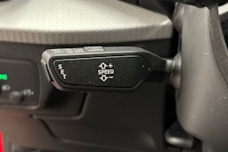 punainen Audi Q2 2021 kuva 15.