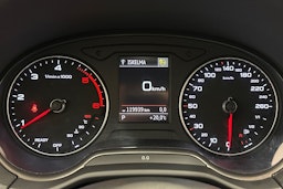 punainen Audi Q2 2021 kuva 16.