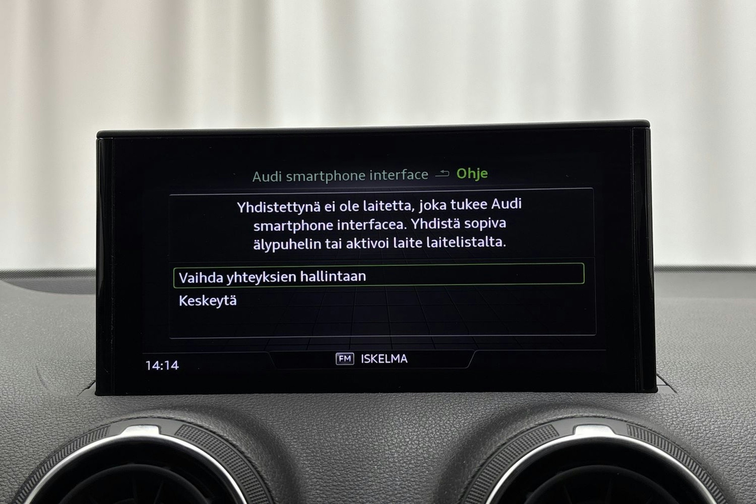 punainen Audi Q2 2021 kuva 18.