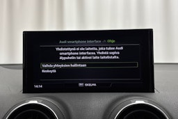 punainen Audi Q2 2021 kuva 18.