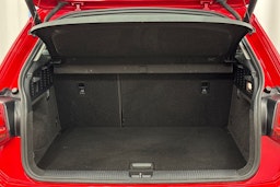 punainen Audi Q2 2021 kuva 21.