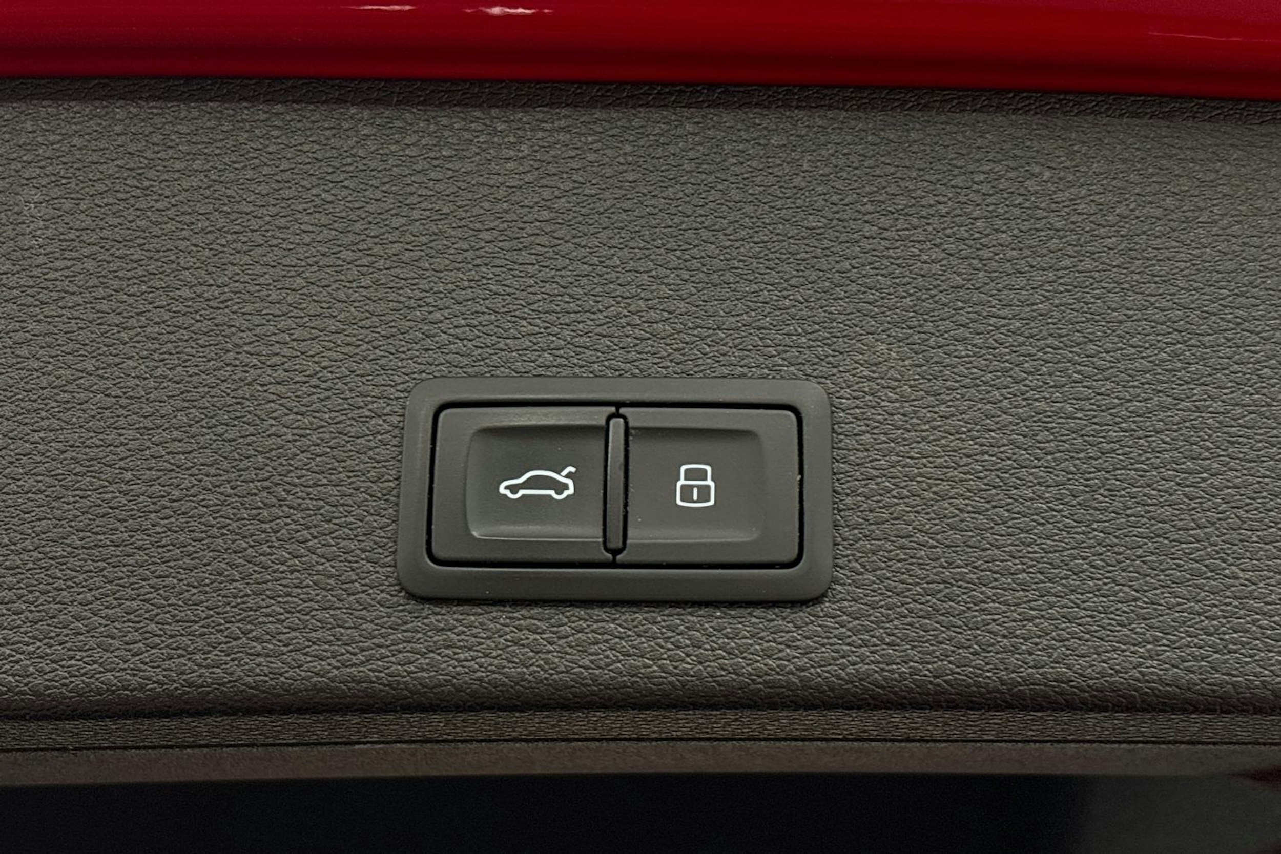 punainen Audi Q2 2021 kuva 22.