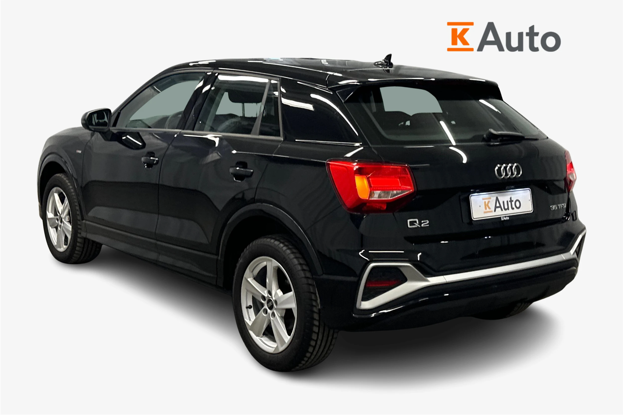 musta Audi Q2 2022 kuva 3.