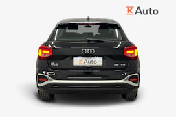 musta Audi Q2 2022 kuva 4.
