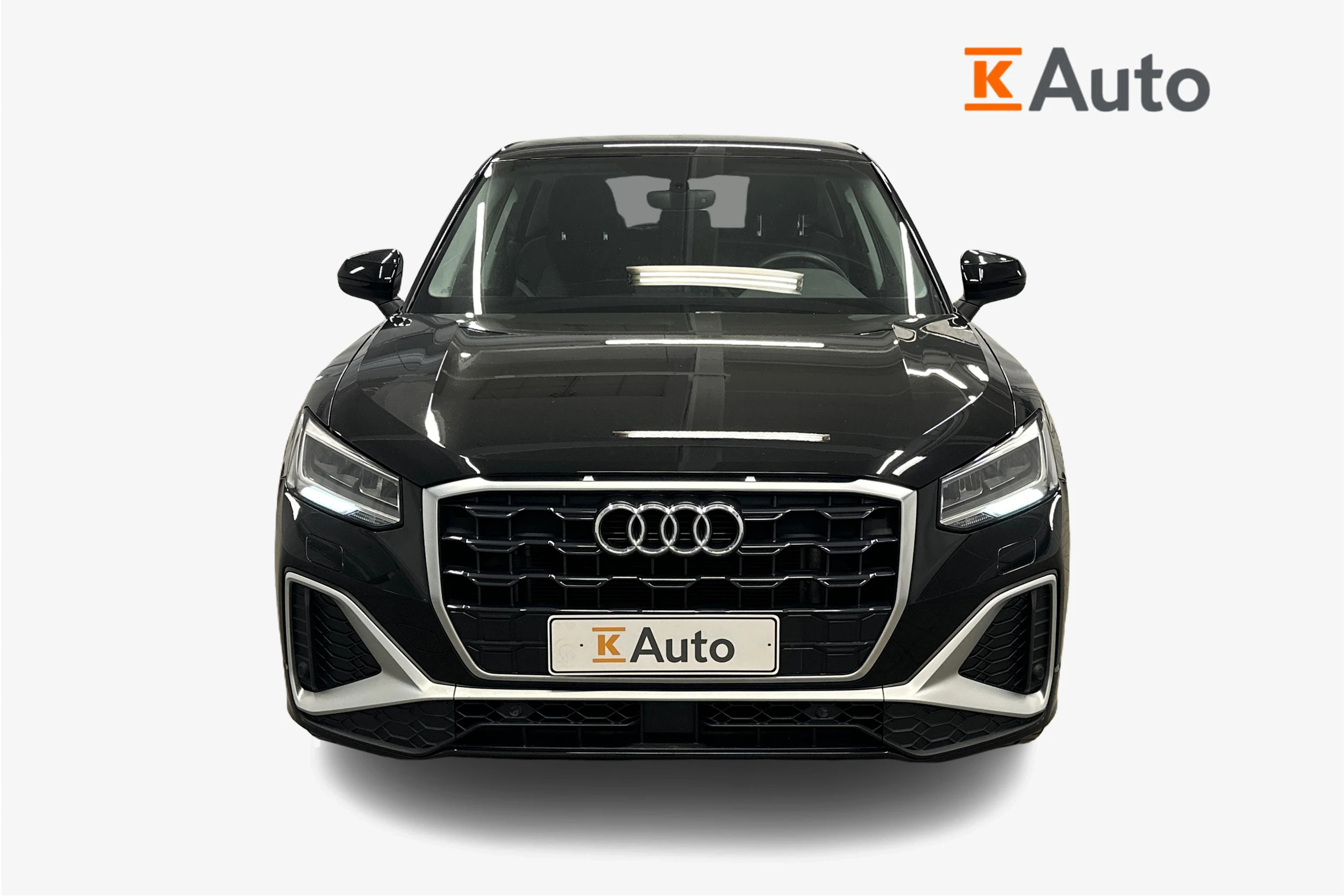 musta Audi Q2 2022 kuva 5.