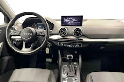 musta Audi Q2 2022 kuva 9.